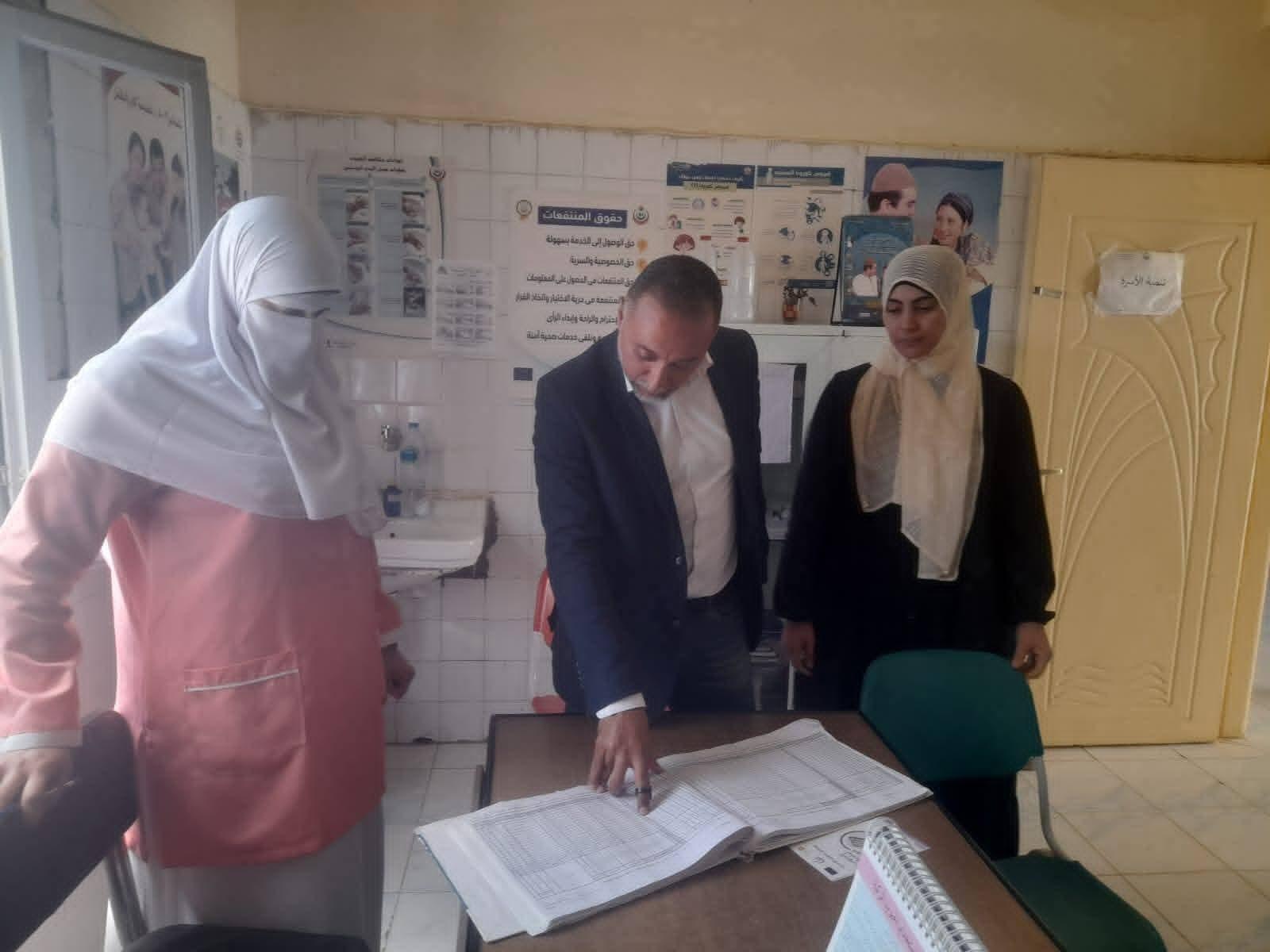 لضمان استدامة الخدمات وجاهزية المنشآت الطبية في وسط سيناء ومتابعة انتظام العمل خلال إحتفالات عيد تحرير سيناء "وكيل صحة سيناء" يتفقد مراكز الرعاية في مركز ومدينة نخل