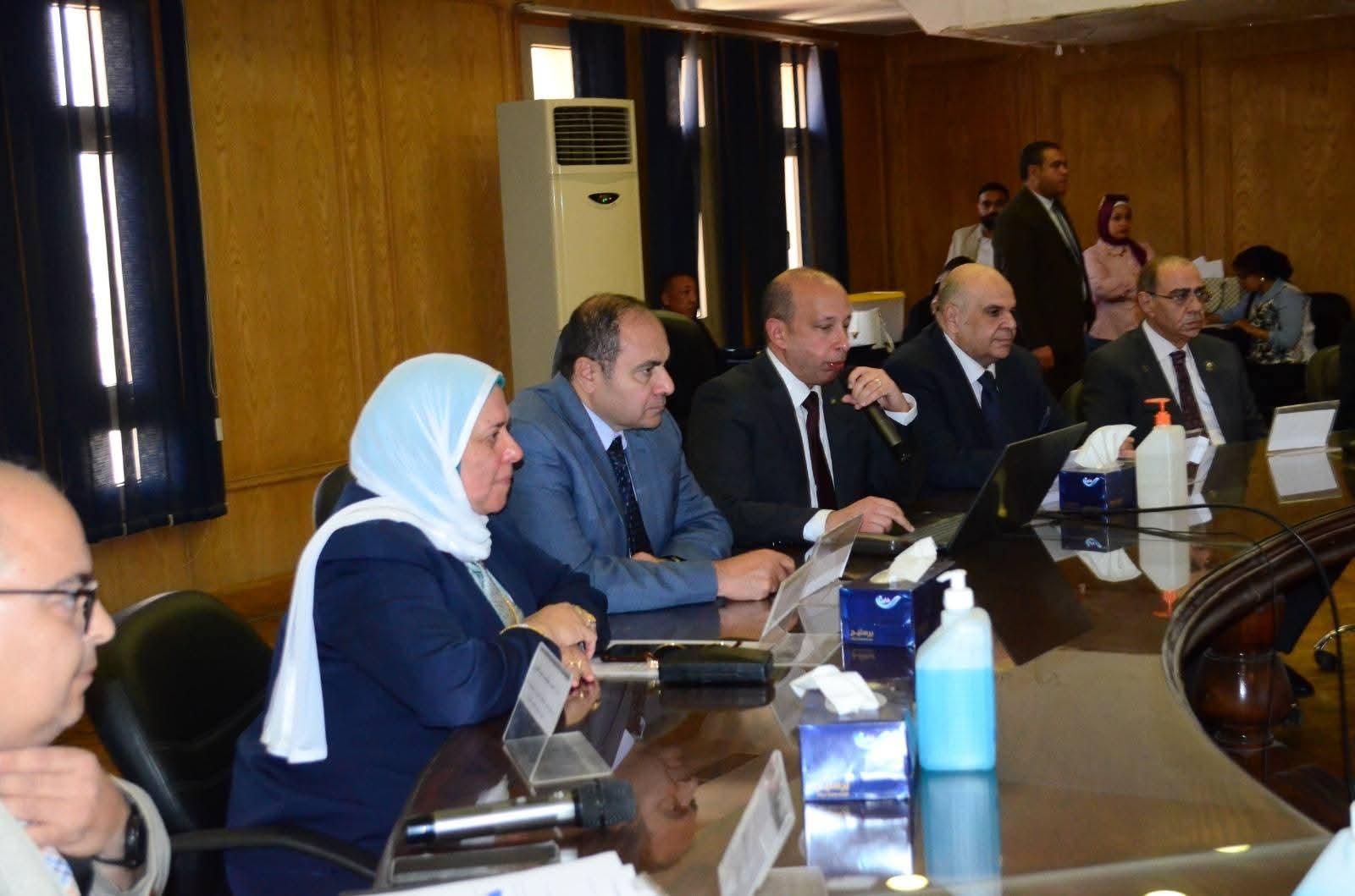 مجلس كلية طب قصر العيني يعقد اجتماعة برئاسة عميد الكلية