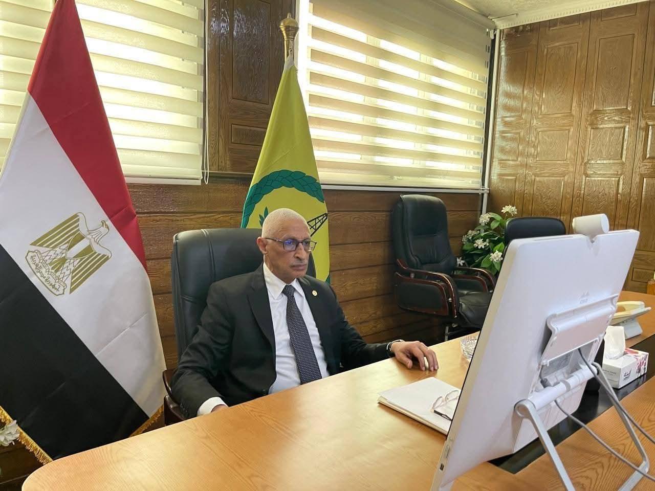 محافظ شمال سيناء يشارك في اجتماع رئيس مجلس الوزراء عبر الفيديو كونفرانس.