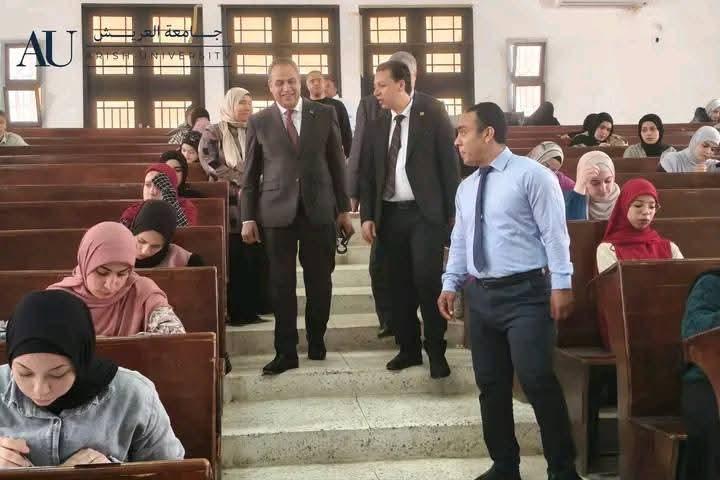 رئيس جامعة العريش يتفقد امتحانات التعليم المدمج ويؤكد: انضباط كامل وبيئة داعمة لنجاح الطلاب