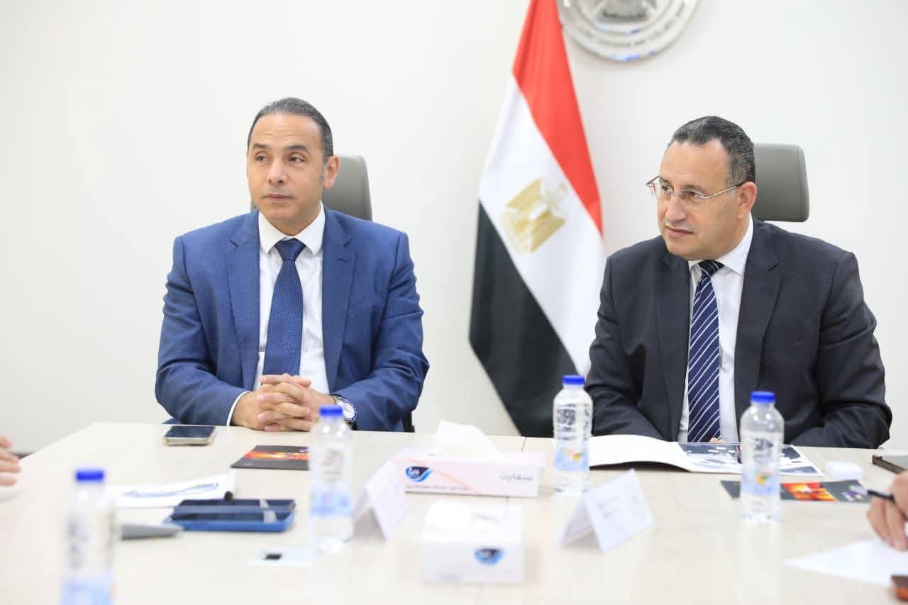 وزير التعليم العالي يبحث مع رئيس الرقابة المالية آليات نشر الثقافة المالية لطلاب الجامعات وفرص الاستفادة من الأنشطة غير المصرفية