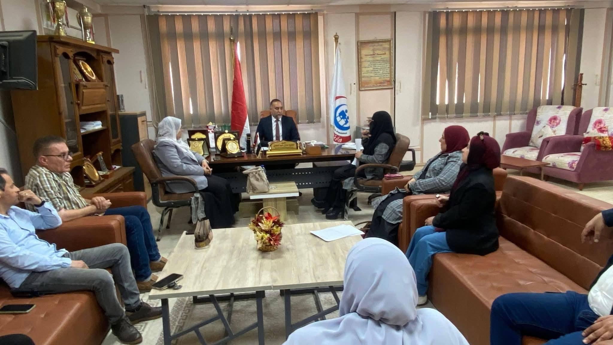 وكيل وزارة الصحة بشمال سيناء يجتمع بمديري المستشفيات والإدارات الفنية بالمديرية لرفع كفاءة الخدمات الصحية وتطوير الوحدات.