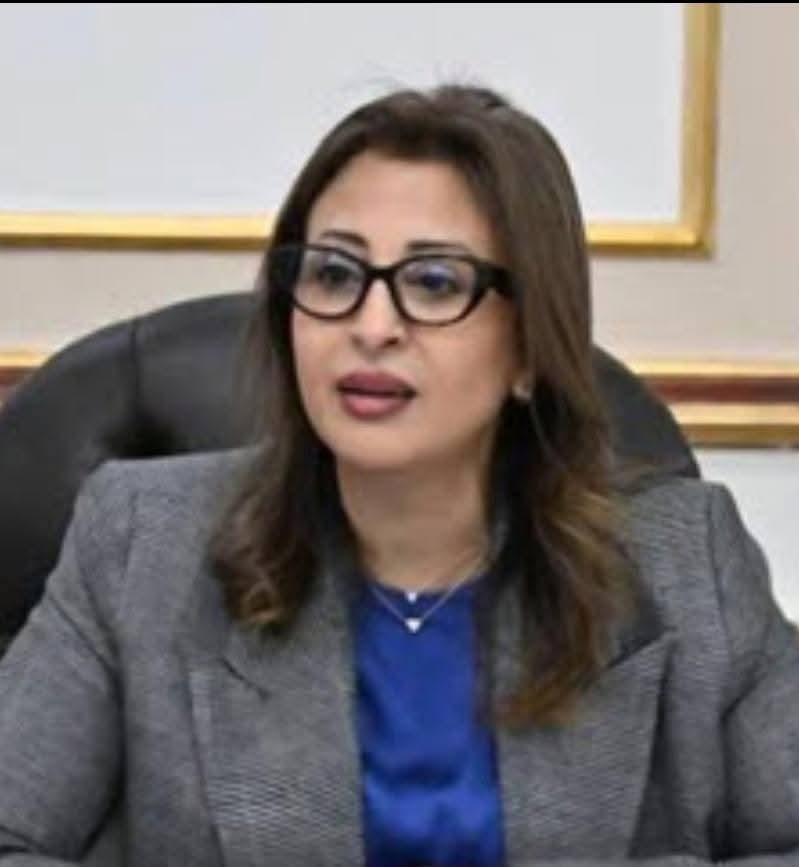 رئيس جامعة القاهرة يهنئ الدكتورة غادة عبد الباري بتعيينها أمينًا لـمجلس شئون فروع الجامعات الأجنبية