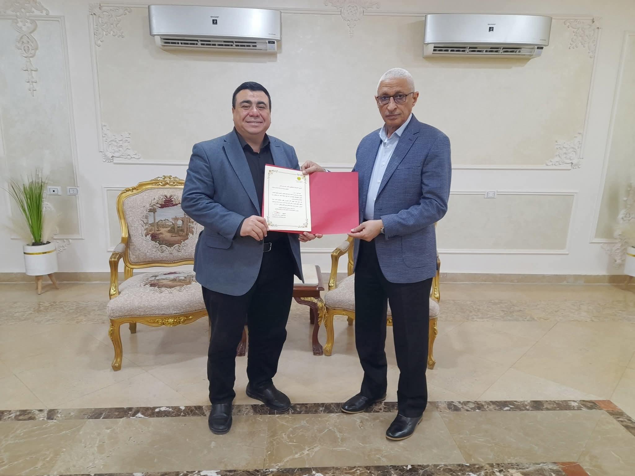 محافظ شمال سيناء يكرم وكيل وزارة الزراعة بالمحافظة