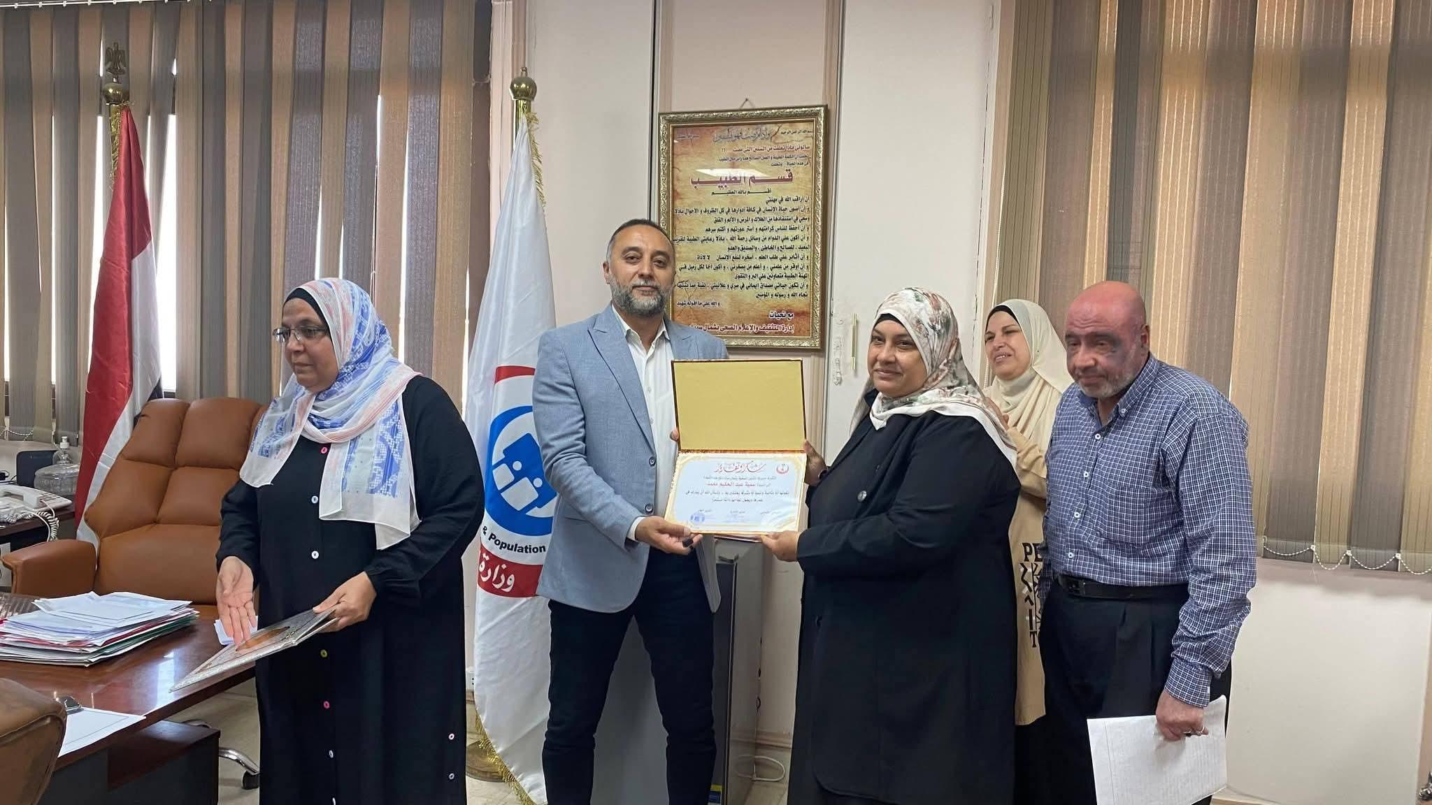 وكيل وزارة الصحة بشمال سيناء يكرم الأمهات المثاليات بالقطاع الصحي