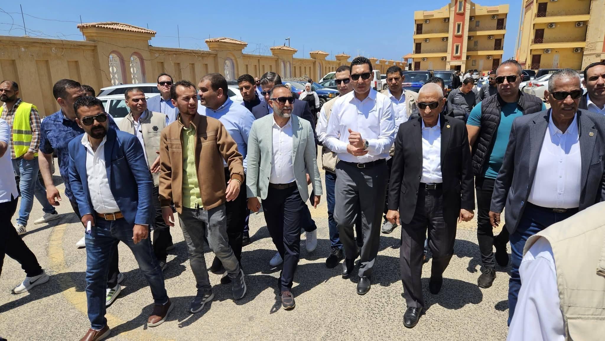 وكيل وزارة الصحة بشمال سيناء يستقبل وزير الشباب والرياضة ومحافظ شمال سيناء خلال تفقد القافلة الطبية بالمدينة الشبابية