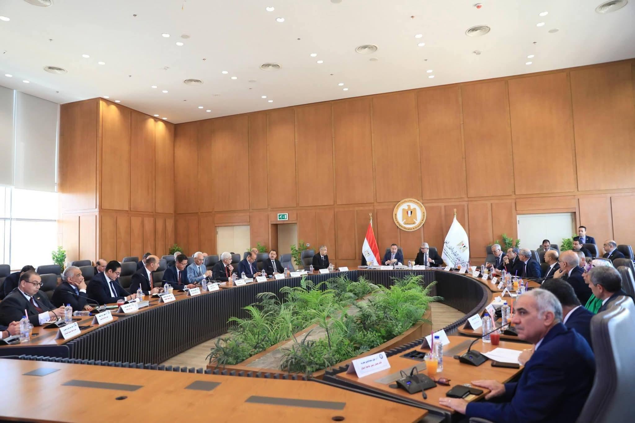 رئيس جامعة المنوفية يشارك في اجتماع المجلس الأعلى للجامعات بالعاصمة الإدارية