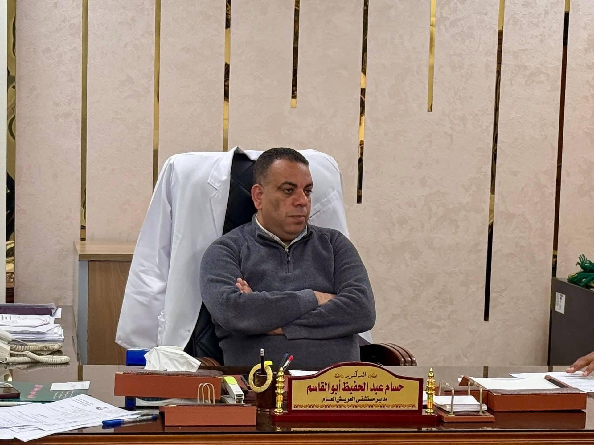 مدير مستشفى العريش العام يجتمع بلجنتى الدواء والجوده