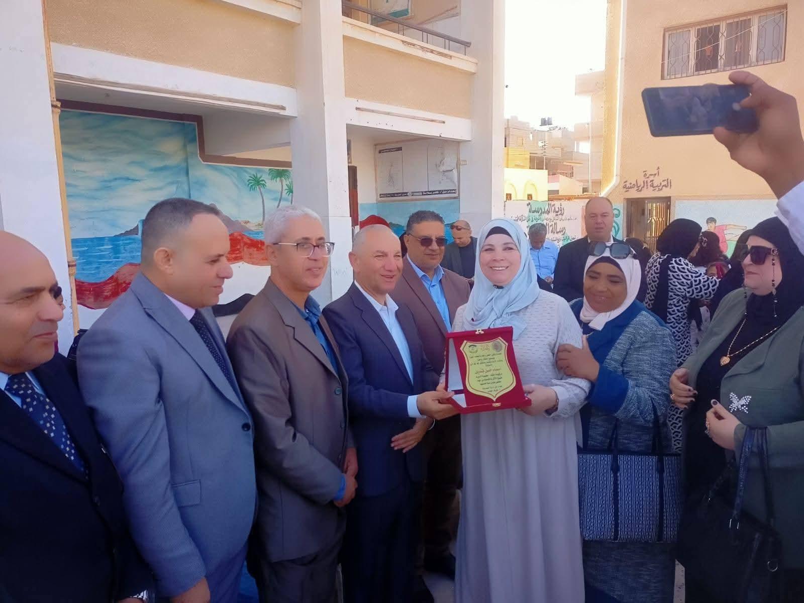 عندما يعانق الوفاء مسيرة العطاء بإداره العريش التعليميه