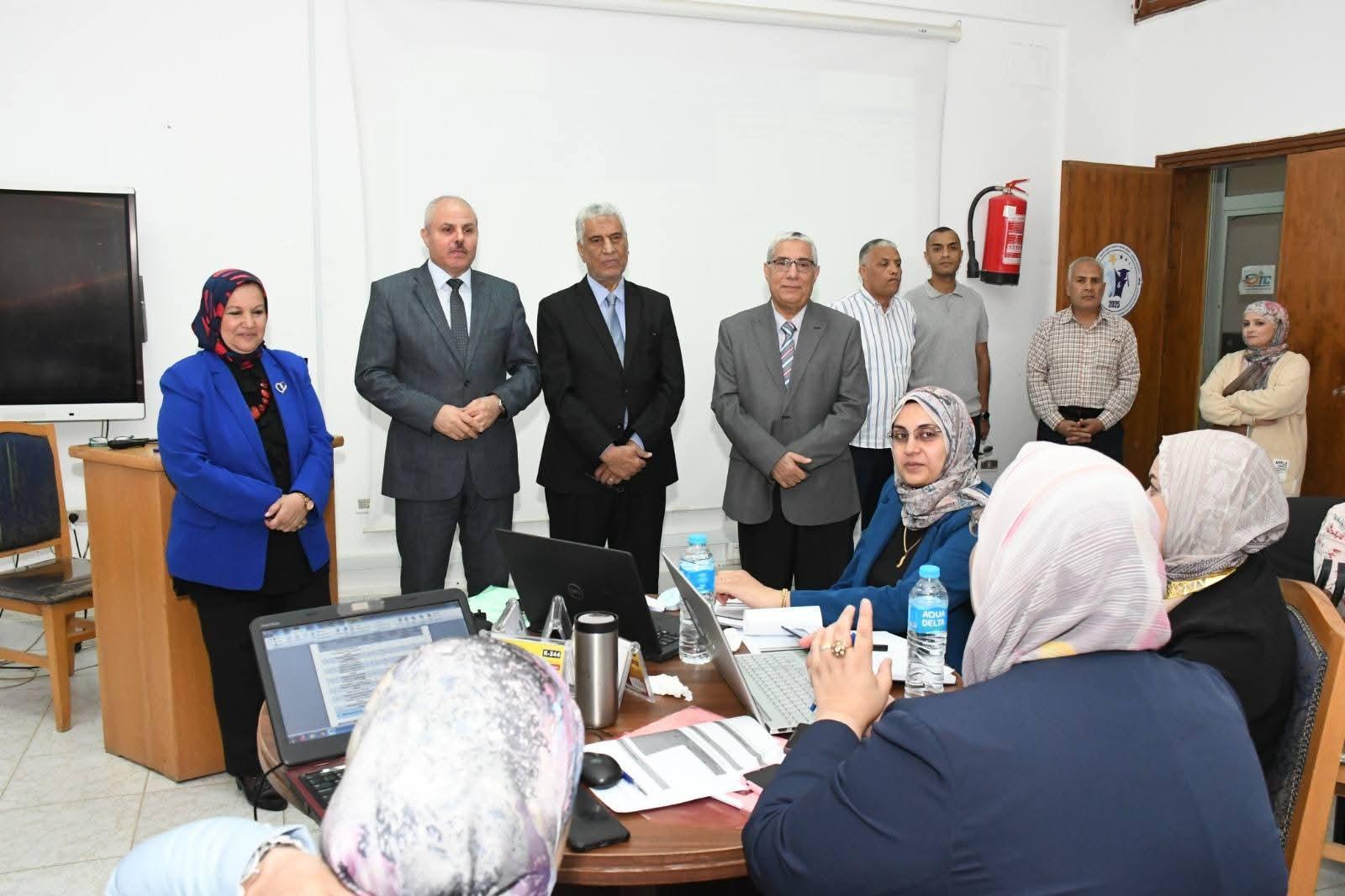رئيس جامعة قناة السويس يتفقد ختام دورة “تصميم البرامج التعليمية من المفهوم إلى التطبيق” لتعزيز جاهزية كليات جامعة قناة السويس للاعتماد المؤسسي والبرامجي