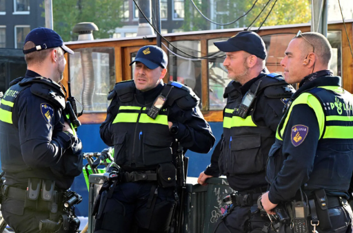 سيدتان محجبتان تتعرضان للضرب بالعصا في هولندا.. والشرطة تفتح تحقيقًا موسعًا بالحادثة