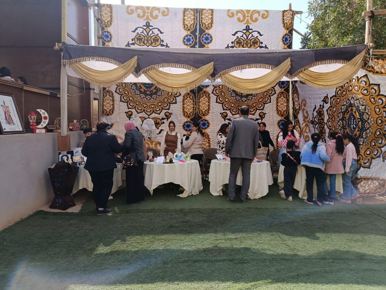 مؤسسه الراعي للتنميه والتدريب بمركز ومدينه قوص تنظم اليوم معرض كبير للمشغولات اليدويه والمشروعات الصغيره لتشجيع الشباب وتأهيلهم لسوق العمل