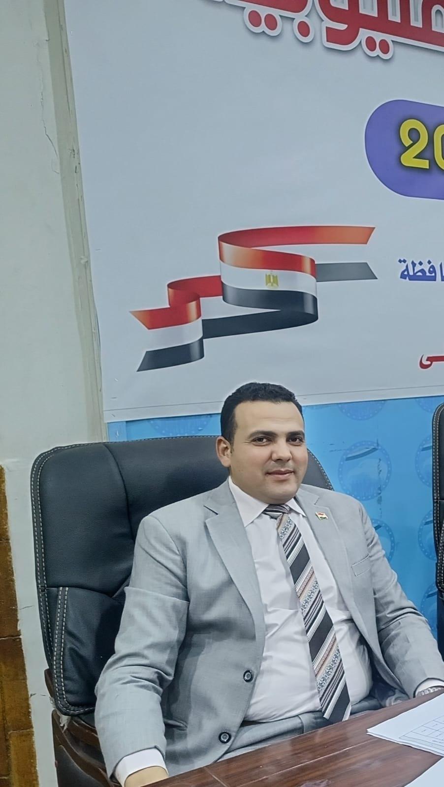 تكريم فخامة رئيس الجمهورية/بوسام الدرجة الممتازة للامن العربي