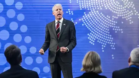 سكوت رايت: "ألم قصير الأمد" جراء ارتفاع أسعار النفط والوقود جراء الحرب في الشرق الأوسط.