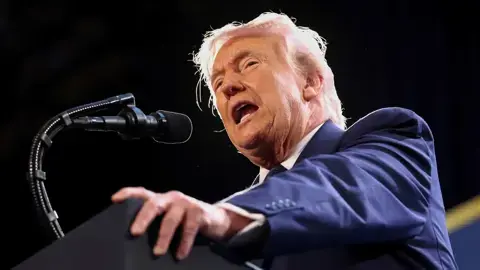 دونالد ترامب: حلف ‌شمال ‌الأطلسي يرتكب "خطأ غبيا للغاية" ‌بعدم رغبته ⁠في مساعدة ⁠الولايات ‌المتحدة ⁠على فتح مضيق ⁠هرمز،