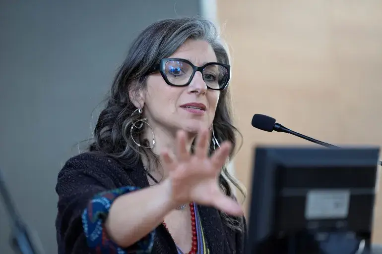 وزير الخارجية الفرنسي يطالب باستقالة فرانشيسكا ألبانيزي لتصريحاتها عن إسرائيل