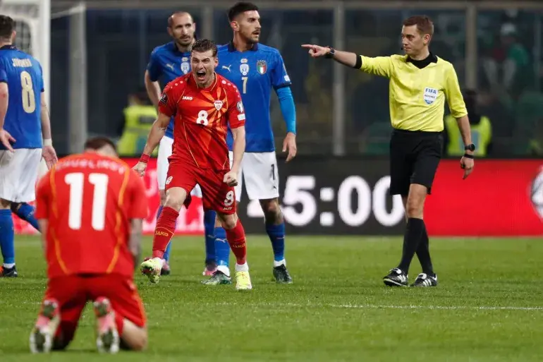 الحكم الفرنسي توربان يثير "رعب" الطليان قبل موقعة البوسنة الحاسمة